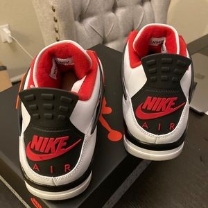 Air Jordan 4